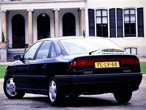 RENAULT Safrane Specs & Photos .